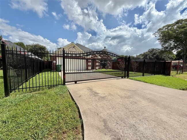 Photo - 6650 Roberson St
