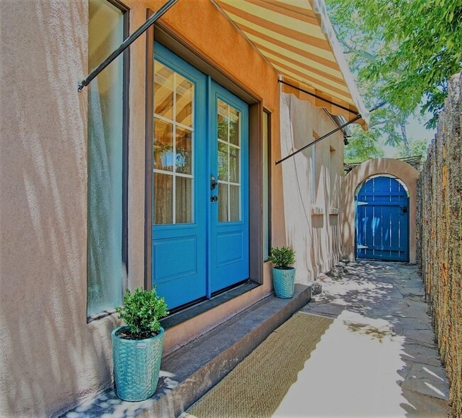 Photo - 1610 Las Lomas Rd NE