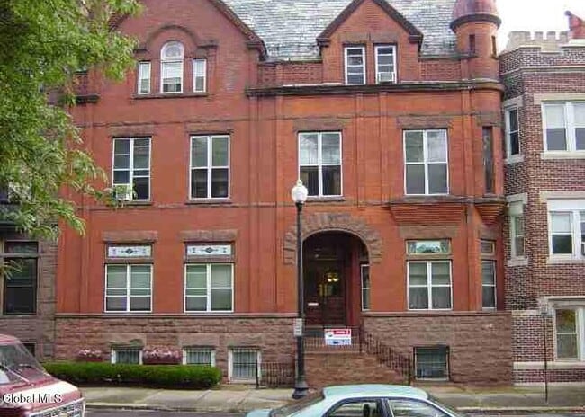 Building Photo - 479 State St Unit 7