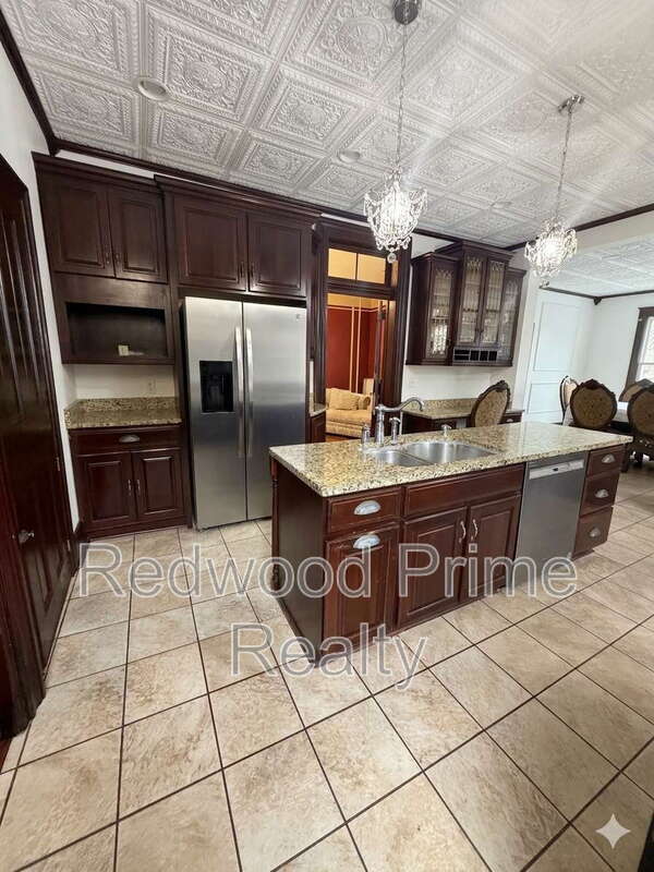 Photo - 401 S Center St