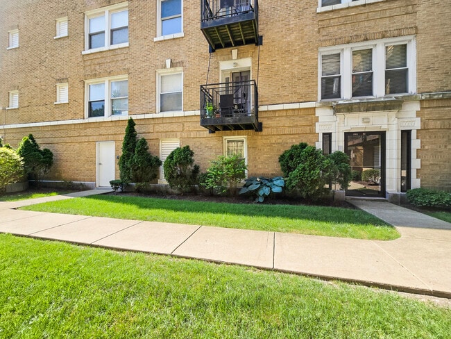 Photo - 4904 N Drake Ave Condo Unit 1W