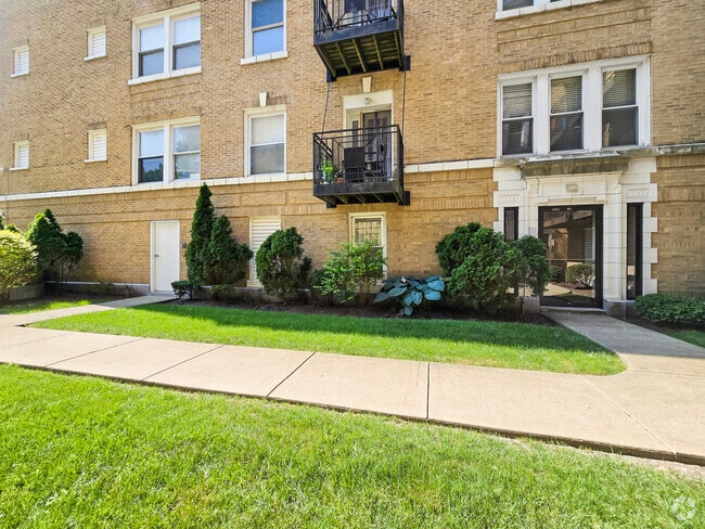 Building Photo - 4904 N Drake Ave Unit 1W Rental