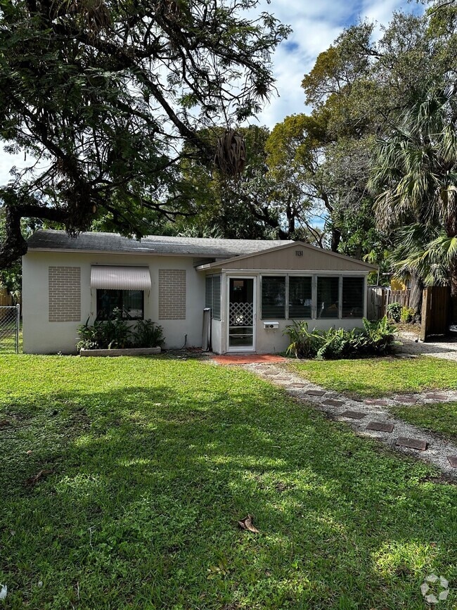 Building Photo - 1131 SW 8th Ter Rental