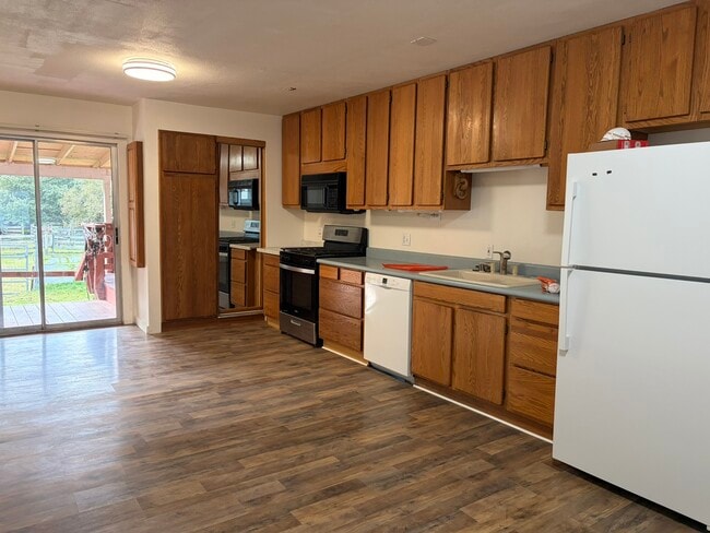 Photo - 863 Atherton Ave