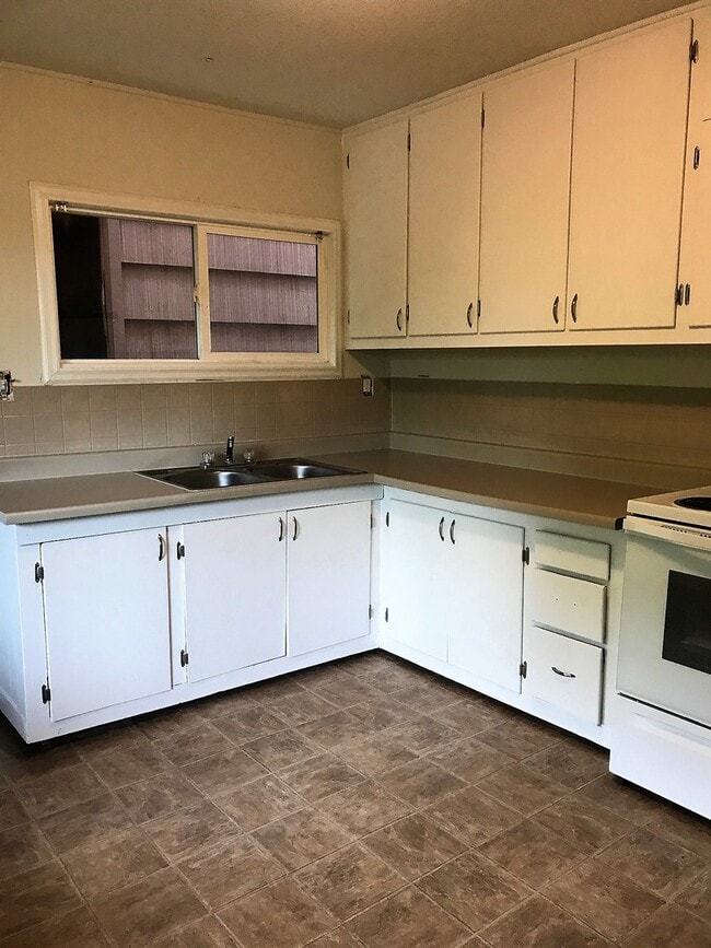 Photo - Charleston District- 1 bed 1 bath with W/D... Unit B