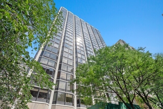 Building Photo - 50 E Bellevue Pl Unit 1704 Rental
