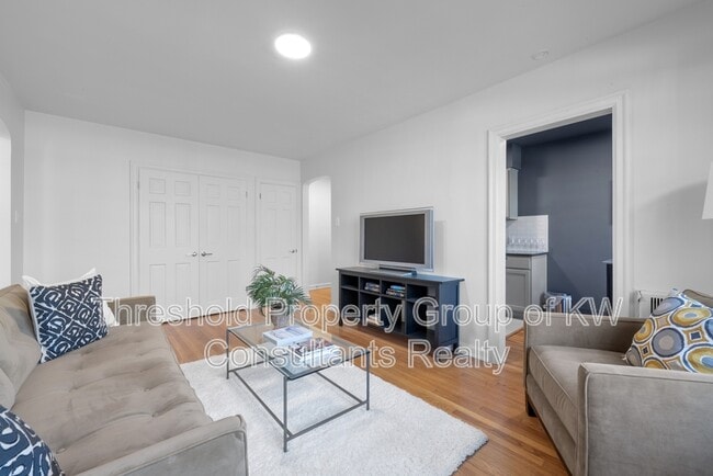 Photo - 451 E Town St