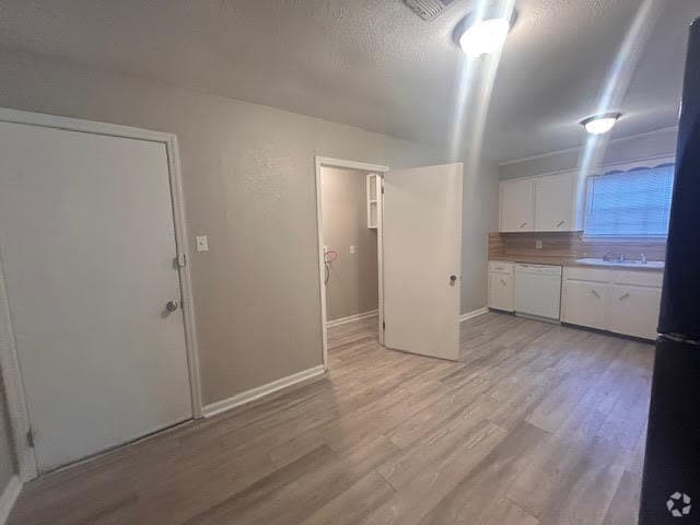 Building Photo - 5805 Woodview Dr N Rental