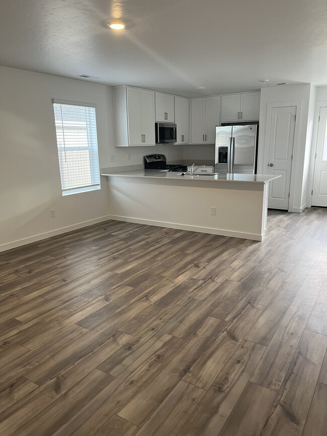 Photo - 8577 Wishmore St