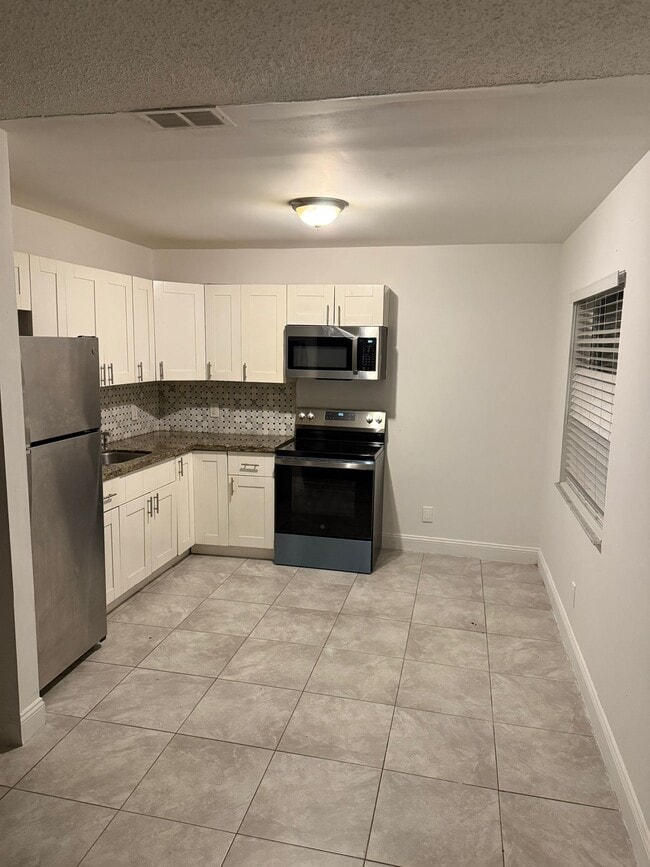 Building Photo - 853 SW 9th Ct Unit #1 Rental