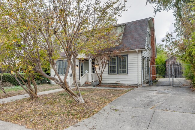 Building Photo - BEACON HILL 3-BEDROOM WITH DETACHED CASITA