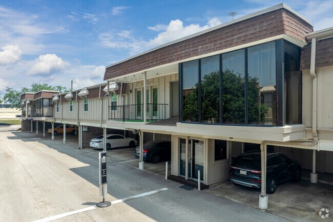 7555 Katy Fwy - Alternativa - Bayou Woods