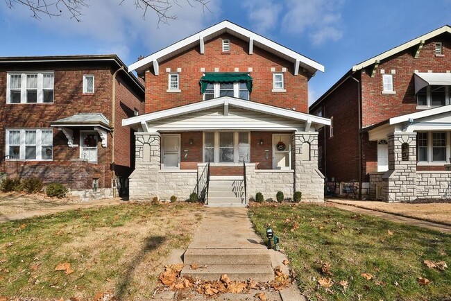 Building Photo - 3933 Fillmore St Unit A - 2nd Floor