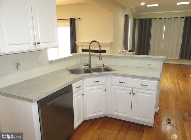 Photo - 525 Southampton Ln