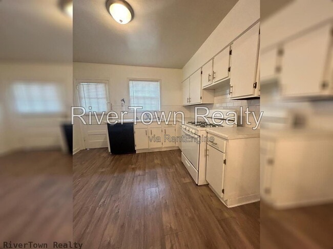 Photo - 3570 Poplar Ave