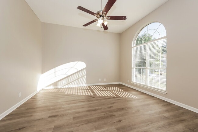 Photo - 2908 Split Oak Trail