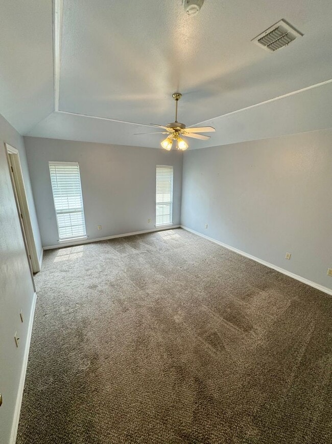Photo - Great 3 bedroom, close to everything