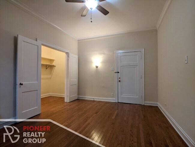 Photo - 4542 N Damen Ave