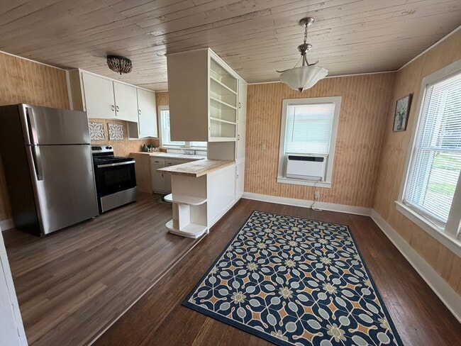 Building Photo - Downtown Cozy Apartment! Unit 1