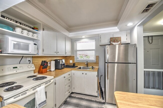 Photo - 170 Turtle Lake Ct