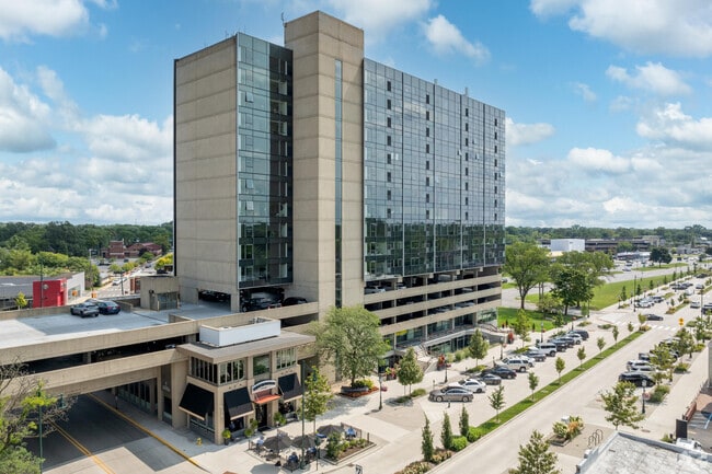 Building Photo - 555 S Old Woodward Ave Unit 1503 Rental