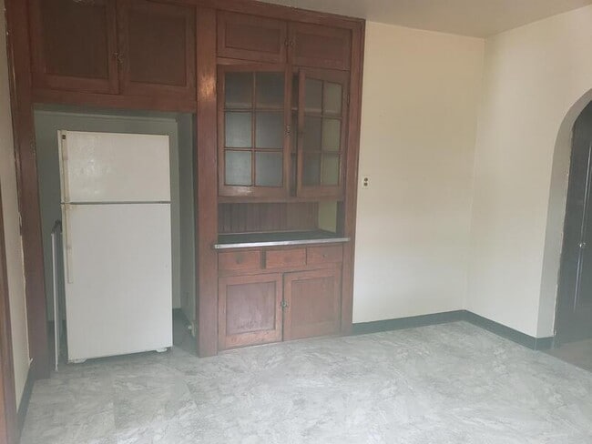 Photo - 3847-3849 Alberta St