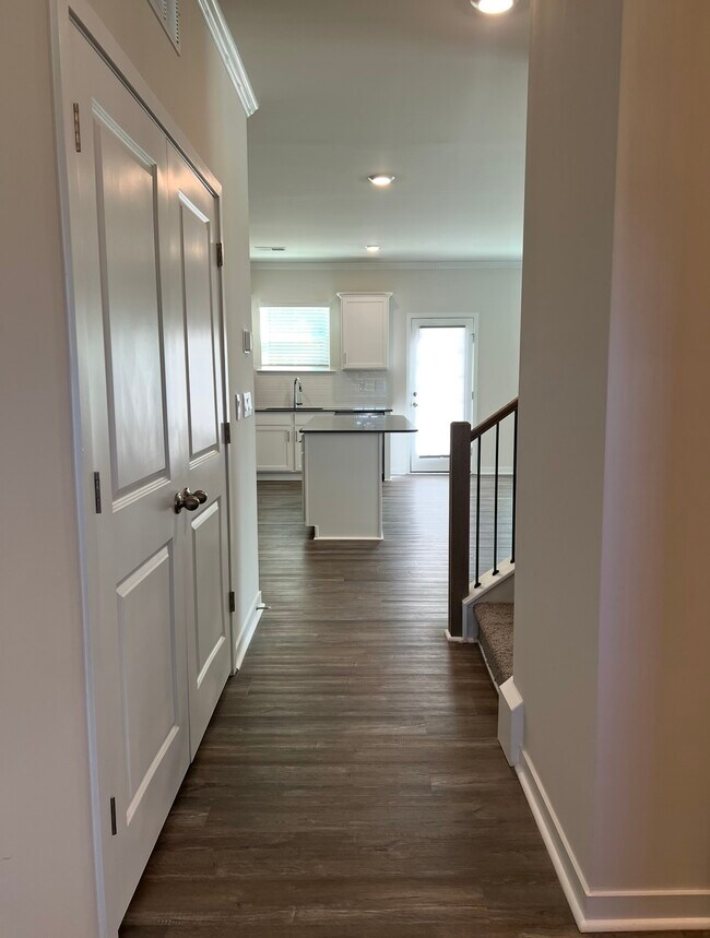 Photo - 422 Janie Cir