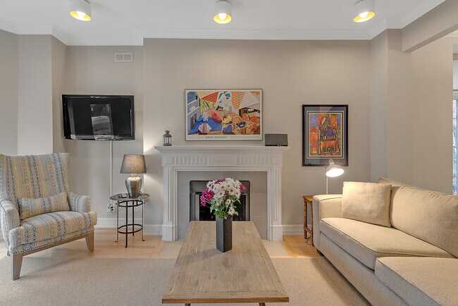 47 Howland Ave
