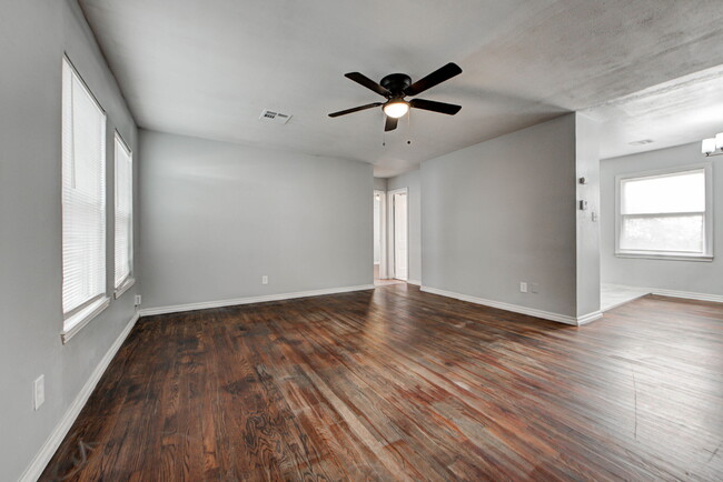 1110 W Apache St