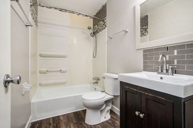 Lovely 2-Bed/1-Bath Townhouse – 850 sq. ft. of Modern Comfort - Ask about our security deposit al...