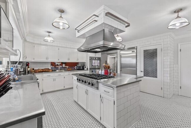 Photo - 14220 Hillside Rd