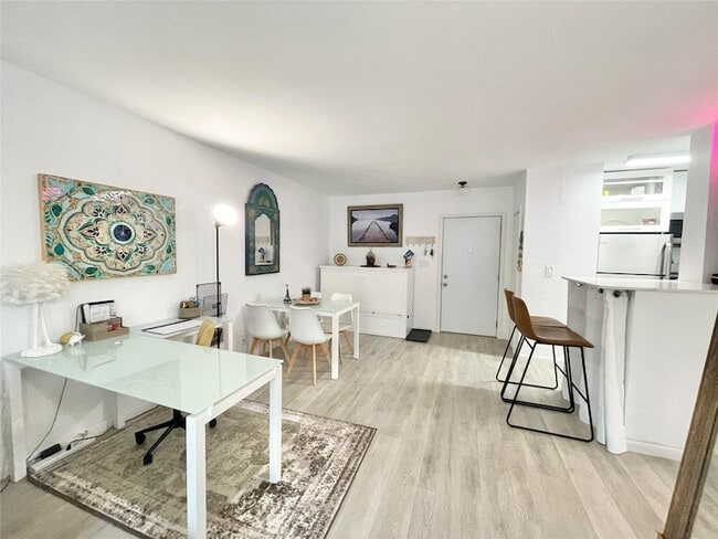 Photo - 3000 Riomar St Unit 307