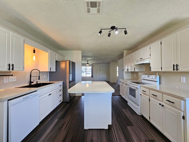 Photo - HUD / SECTION 8 ACCEPTED - RENT SPECIAL - AVAILABLE NOW!