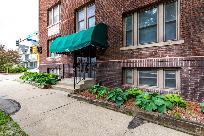 Entrance - 2876 Humboldt Ave S