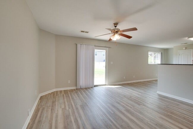Photo - 128 Farmington Dr