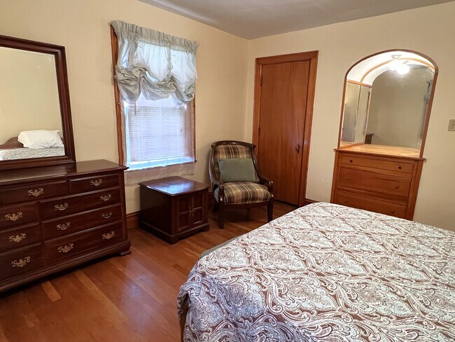 Bedroom 2 - 209 Main St Apartamentos