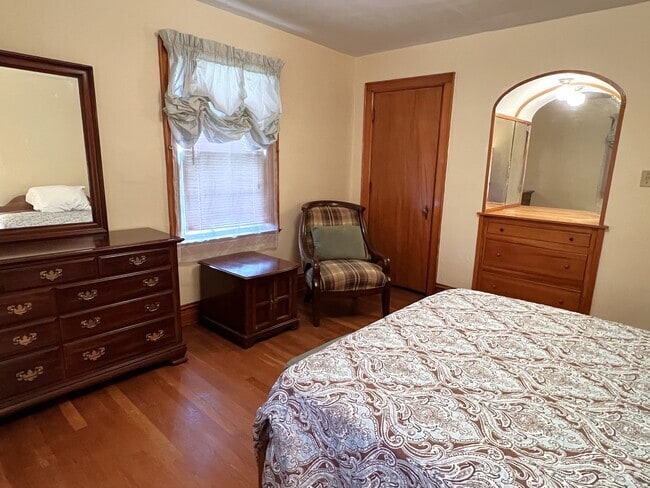Building Photo - 209 Main St Rental