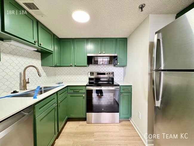 Building Photo - 235 Ward Pkwy Unit E - 709