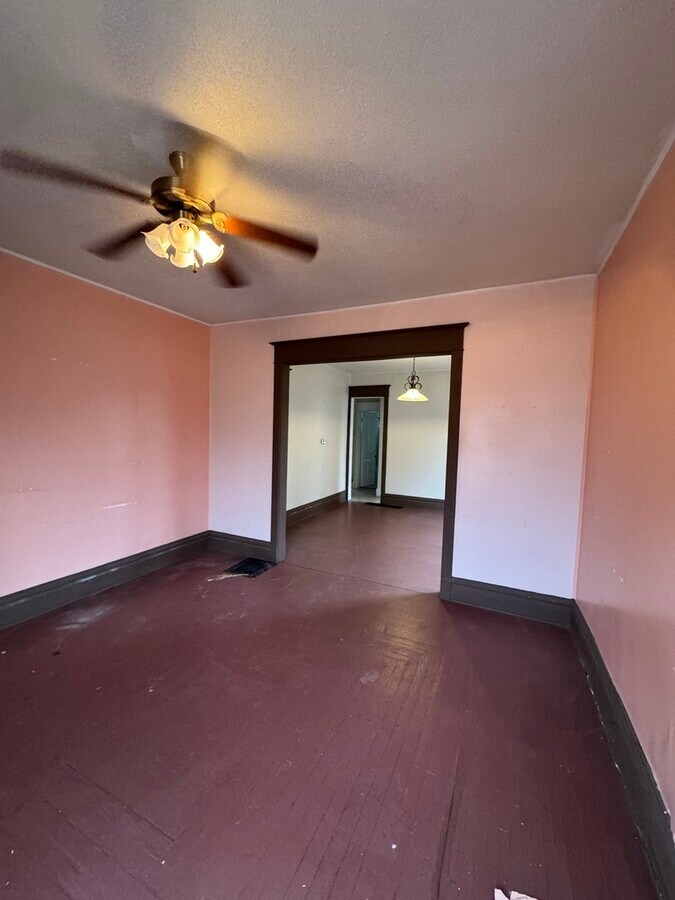 Photo - 809 W 4th St