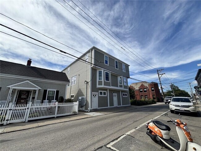 603 Thames St Unit 4