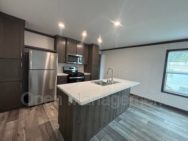 Photo - 725 S 12th St
