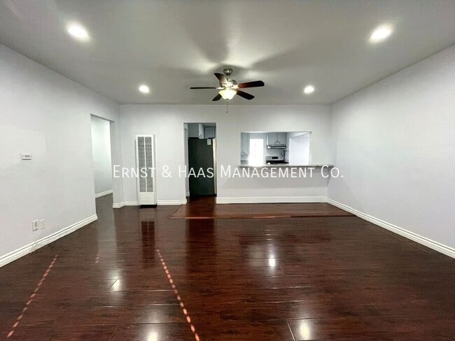 Photo - 1341 W School St