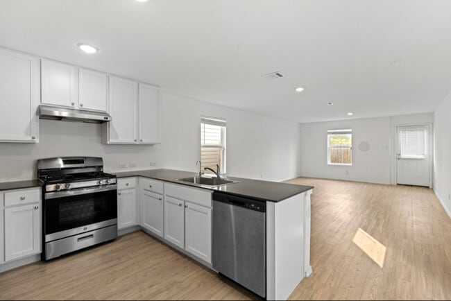 Photo - 10824 Presa Wy