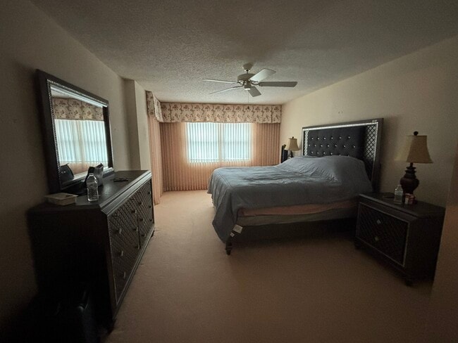 Photo - 5400 Park St N