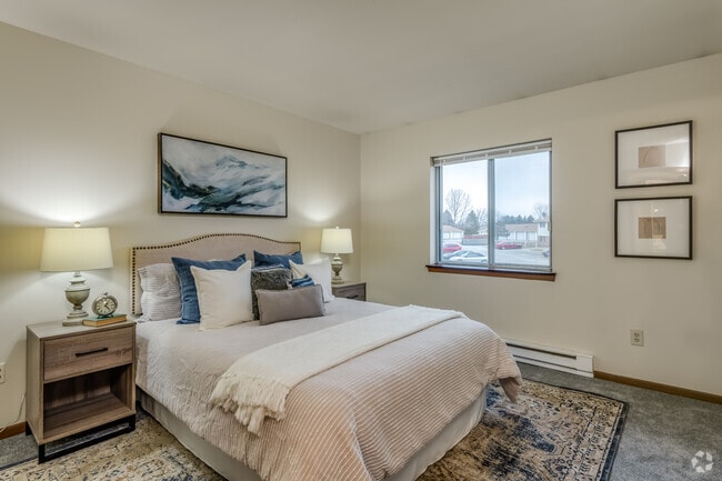 2 BR, 1 BA - 960SF