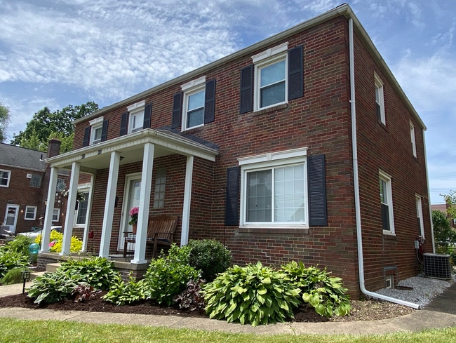 Photo - 411 Raff Rd NW