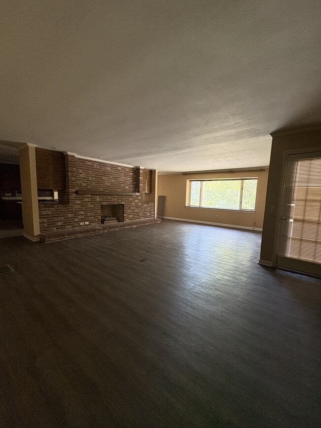 Photo - 1705 Alma Pl