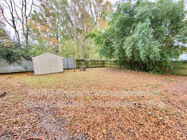 Photo - 7648 Hillview Ln