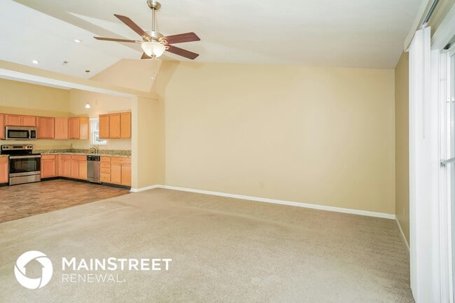 Photo - 619 Findlay Ln