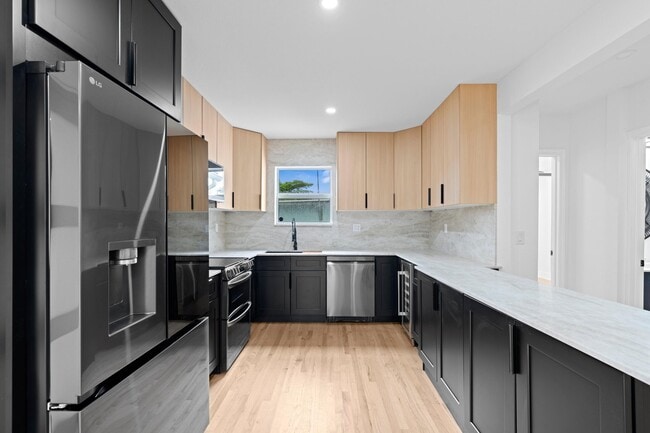 Photo - 711 NE 8th Ave